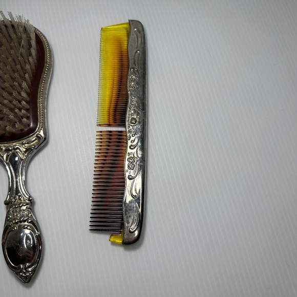 Vintage Antique Silver Plated Ornate Vanity Set-Hand Mirror ~9”, Comb, Brush - Picture 5 of 9
